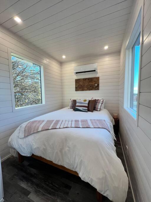 New The Flagship 2 Story Container Home Waco Exterior photo