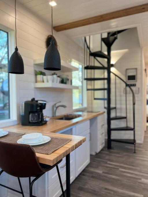 New The Flagship 2 Story Container Home Waco Exterior photo
